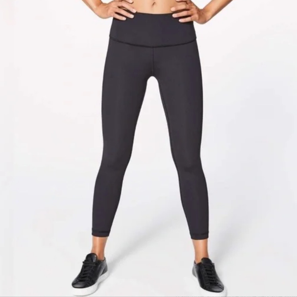 Lululemon black Wunder Under Hi-Rise 7/8 Tight (Full-On Luon 25") size 4